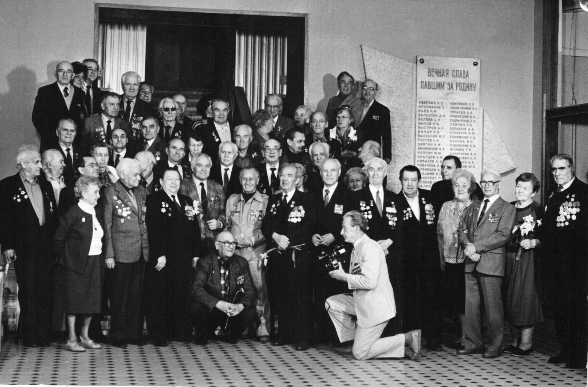Фронтовые кинооператоры и фронтовики на ЦСДФ в Лиховом переулке, дом 6. 8-9 мая 1990 года